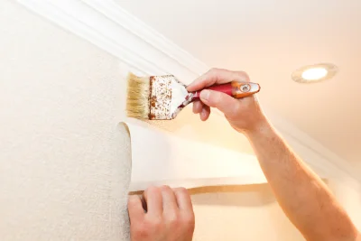 Pose de papier peint à Chéu — revêtements muraux et toiles de verre